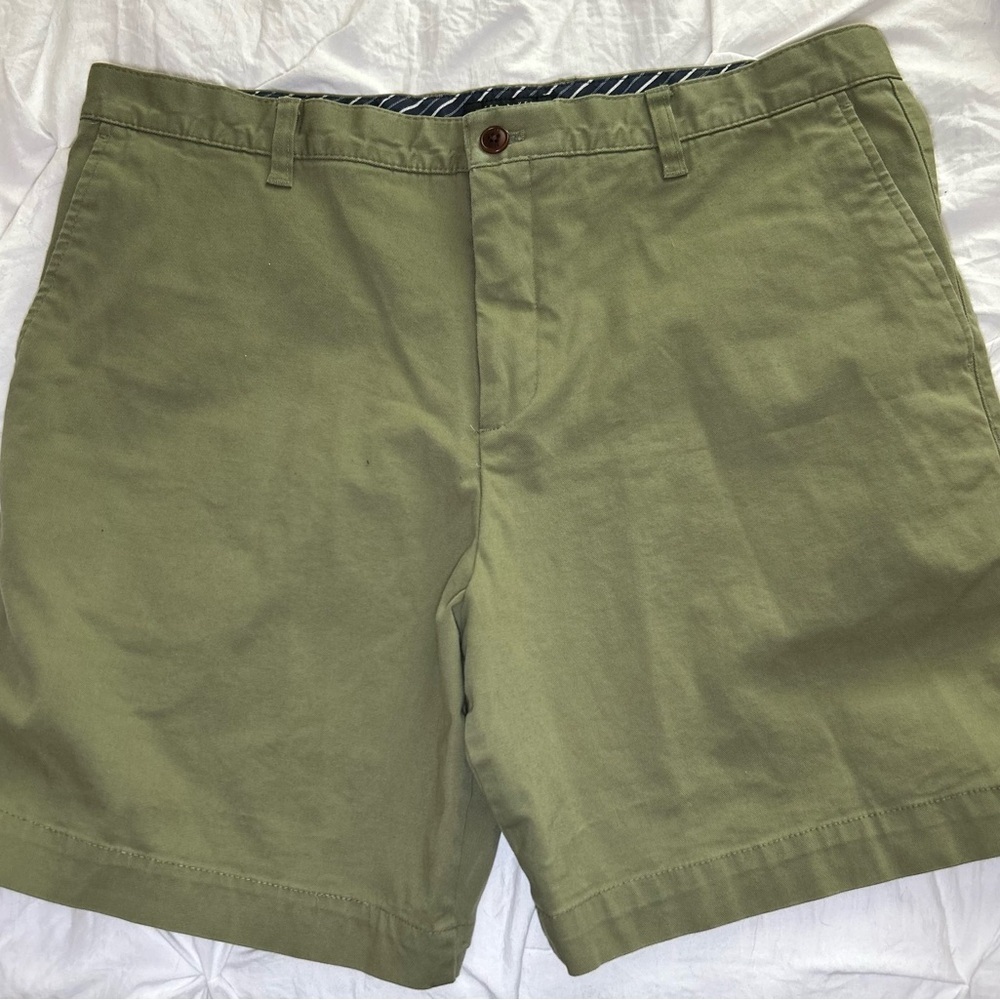 Ted Baker London Men's Khaki Green Flat Front Chino Shorts 36R - Picture 2 of 6